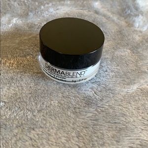dermablend loose setting powder sampler